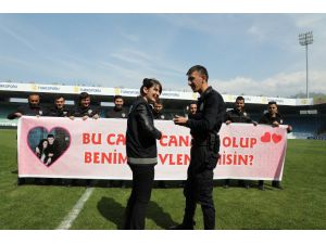 Polis Haftası etkinliğinde ilginç evlilik teklifi