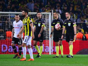 Fenerbahçe - Beşiktaş maçı durdu