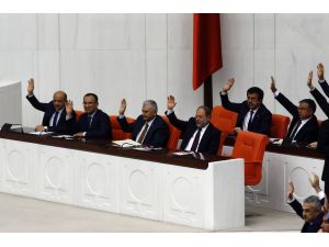 “552 Sıra Sayılı Milletvekili Genel Seçiminin Yenilenmesi ve Seçimin 24 Haziran 2018 Tarihinde Yapılması Hakkında Önerge” AK Parti, MHP ve CHP’nin oyları ile TBMM Genel Kurulunda kabul edildi. Oylama öncesinde HDP’li milletv
