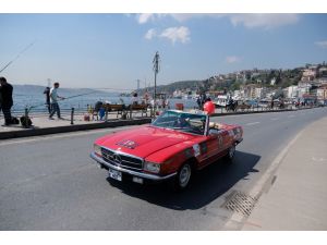 İstanbul Boğazı’nda klasik otomobil geçidi