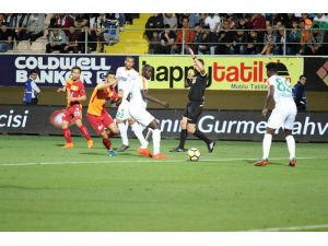 Spor Toto Süper Lig: Aytemiz Alanyaspor: 1 - Galatasaray: 2 (İlk Yarı)