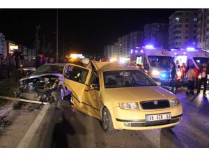 Düğün konvoyunda zincirleme trafik kazası: 22 yaralı