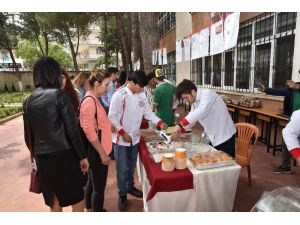 Öğrenciler yemek festivalinde hünerlerini sergiledi
