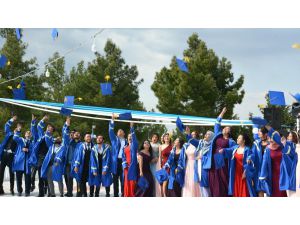 Gülnar’da üniversite öğrencilerinin mezuniyet coşkusu