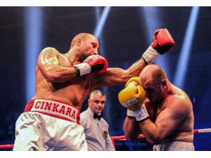 Trabzon’da Türk boksörden 3 altın kemer