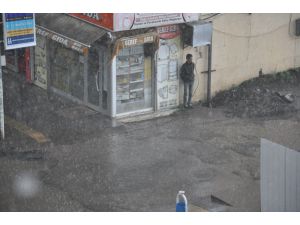 Kars’ta sağanak yağış hayatı olumsuz etkiledi