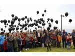 Depremde Hayatını Kaybedenler Anısına Siyah Balon Uçurdular