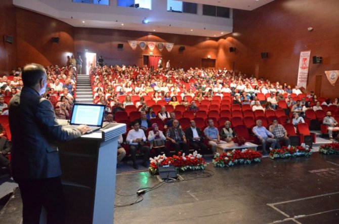Öğretmenlere “Kuşaklar Arası Değişim ve Türkçe” konulu konferans verildi