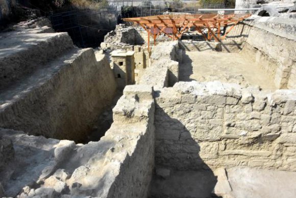 Aziz Nikolaos Anıt Müzesi'nde 2 katlı yapı ortaya çıkarıldı