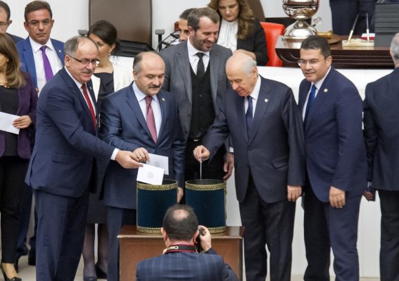 Türkiye Büyük Millet Meclisi Başkanlık seçiminde ikinci tur oylamaları başladı