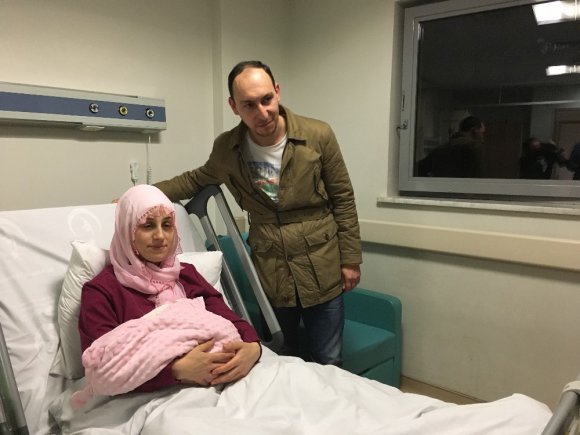 2018’in ilk bebeğini Bakan Fatma Betül Sayan Kaya ziyaret etti