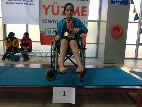 Yüzücü Neslihan Kılıçoğlu’ndan 5 Türkiye Birinciliği, 1 İkincilik