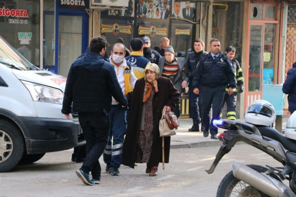 Genelkurmay Başkanı Hulusi Akar’ın Ziyaret Ettiği Valilik Yakınına Roket Düştü
