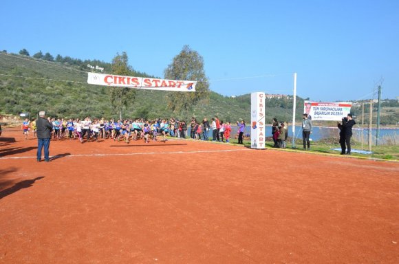 Okullararası Kros Grup Yarışları Kuşadası’nda Yapıldı