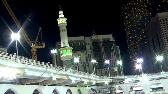 Kabe’ye gökdelen kuşatması