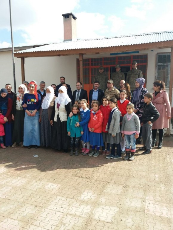 Mehmetçikten Eğitime Destek