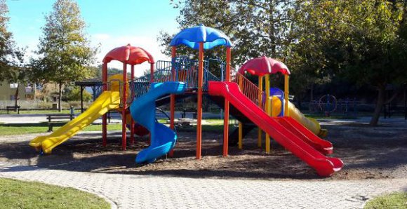 Kemer'de parklar yenileniyor