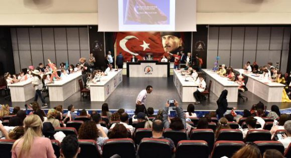 Uluslararası Çocuk Meclisi Muratpaşa'da toplandı