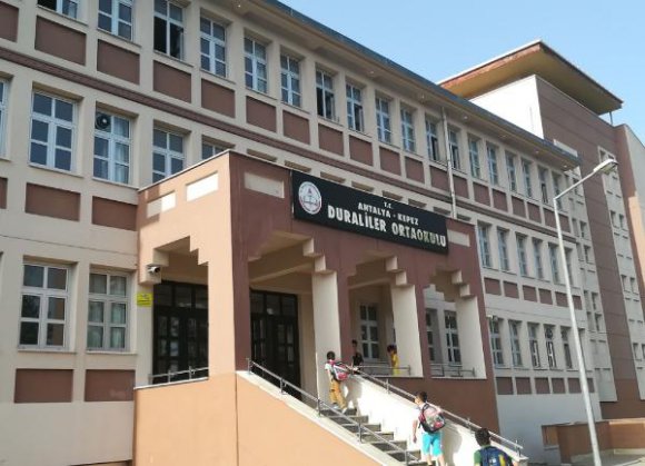 Antalya'da klimasız okul tepkisi