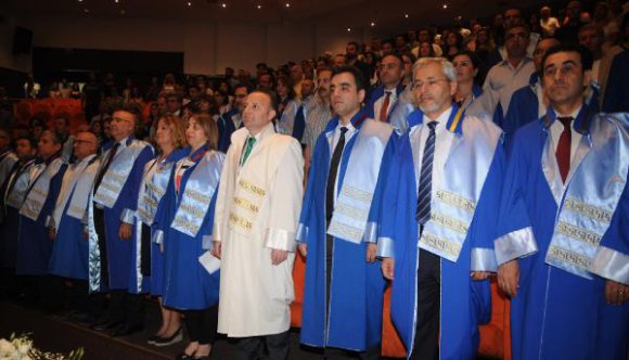 Akdeniz Üniversitesi lisansüstü mezuniyet töreni