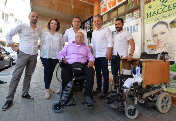 Muratpaşa'dan engelli vatandaşa akülü sandalye