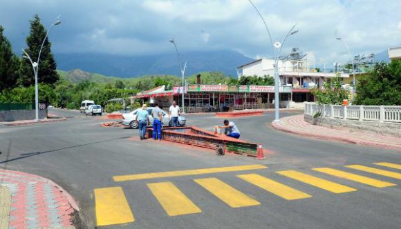 Kemer'de caddeler yenileniyor