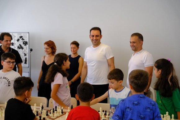 GİRNE MANSUROĞLU KÜLTÜR MERKEZİ’NDE MİNİKLER SANAT COŞKUSU YAŞADI