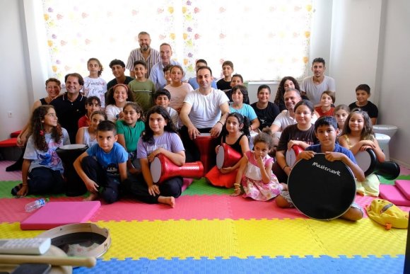 GİRNE MANSUROĞLU KÜLTÜR MERKEZİ’NDE MİNİKLER SANAT COŞKUSU YAŞADI