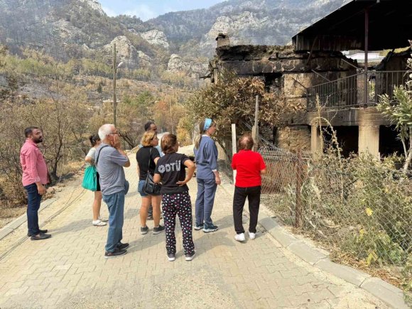 ERSİN, YANGINDA EVLERİ ZARAR GÖRENLERLE BİR ARAYA GELDİ