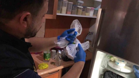 KOKAİN BUZDOLABINDAN ÇIKTI