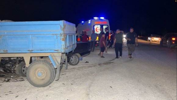 BURDUR’DA OTOMOBİL İLE TRAKTÖR ÇARPIŞTI, 1’İ AĞIR 2 YARALI