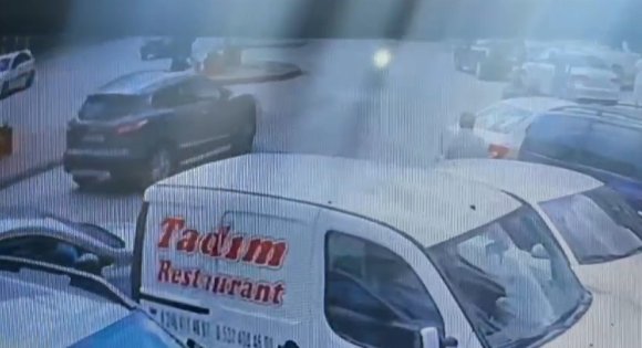 OTOMOBİL İLE MOTOSİKLETİN ÇARPIŞTIĞI KAZA KAMERADA: 1 YARALI