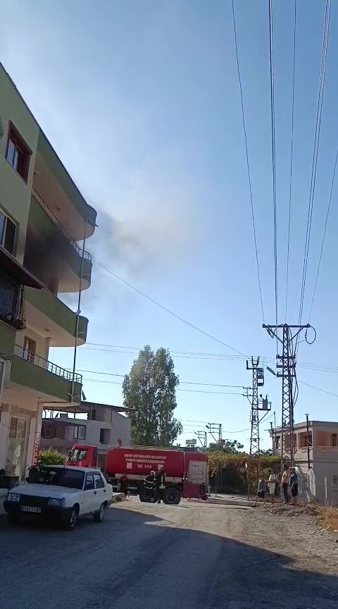 HATAY’DA 4 KATLI BİNADA YANGIN