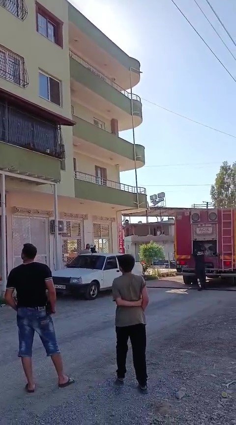 HATAY’DA 4 KATLI BİNADA YANGIN