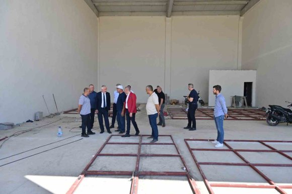 BAŞKAN BAŞDEĞİRMEN, GÜL 2 SANAYİ SİTESİ’NDEKİ ÖRNEK DÜKKANLARI İNCELEDİ