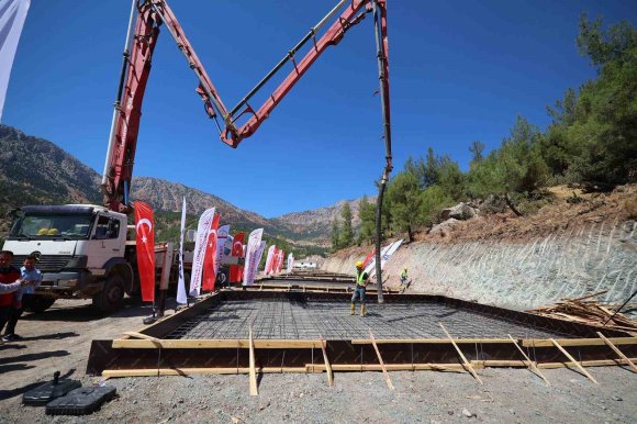 BAŞKAN TOPTAŞ; "YENİDEN İNŞA SÜRECİNİ BİNALARDAN İBARET GÖRMEDİK"