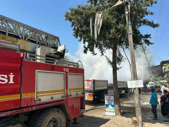 OSMANİYE’DE DEMİR YÜKLÜ TIRDA ÇIKAN YANGIN SÖNDÜRÜLDÜ