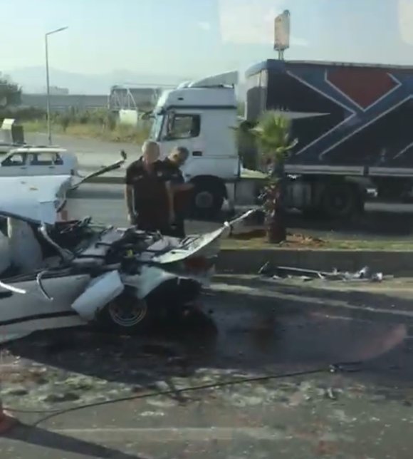 OTOMOBİL TANKERE ÇARPTI SÜRÜCÜ AĞIR YARALANDI