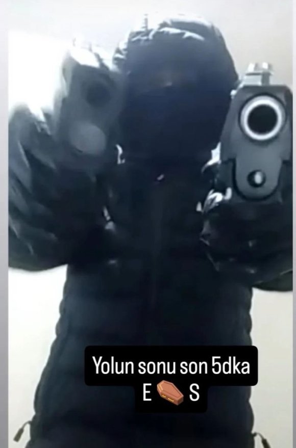 CİNAYETLERİ İŞLEMEDEN ÇİFTE TABANCAYLA POZ VEREN SANIĞA 35 YIL 6 AY HAPİS İSTENDİ
