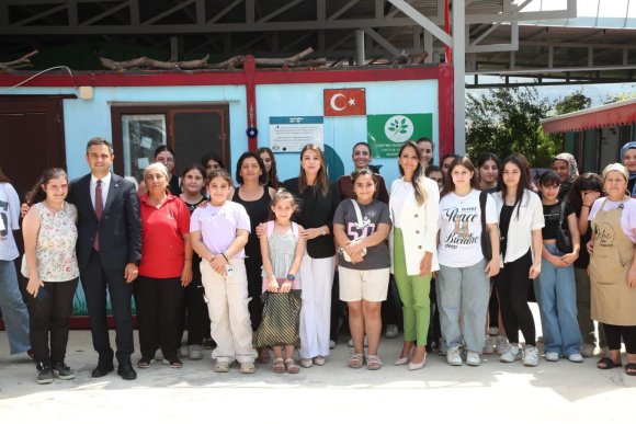 VALİ MASATLI’NIN EŞİ, ’YÜREĞİMİZDEKİ IŞIK’ PROJESİNDE KIZ ÇOCUKLARIYLA BİR ARAYA GELDİ