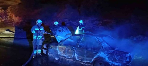 HATAY’DA 2 FARKLI NOKTADA ÇIKAN YANGINDA 2 ARAÇ YANDI