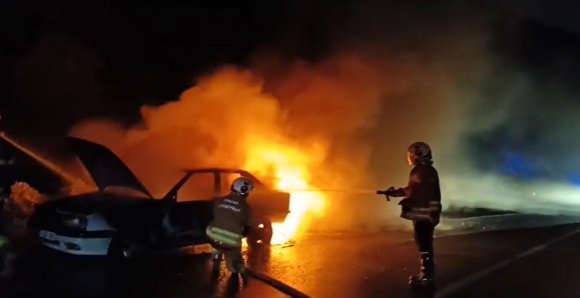 ALEVLERE TESLİM OLAN OTOMOBİL KULLANILAMAZ HALE GELDİ