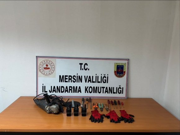 MERSİN’DE 2 TON BAKIR KABLO ÇALAN HIRSIZLAR YAKALANIP TUTUKLANDI
