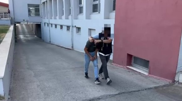 ADANA’DA FİRARİ TORBACILARA OPERASYON: 15 HÜKÜMLÜ YAKALANDI