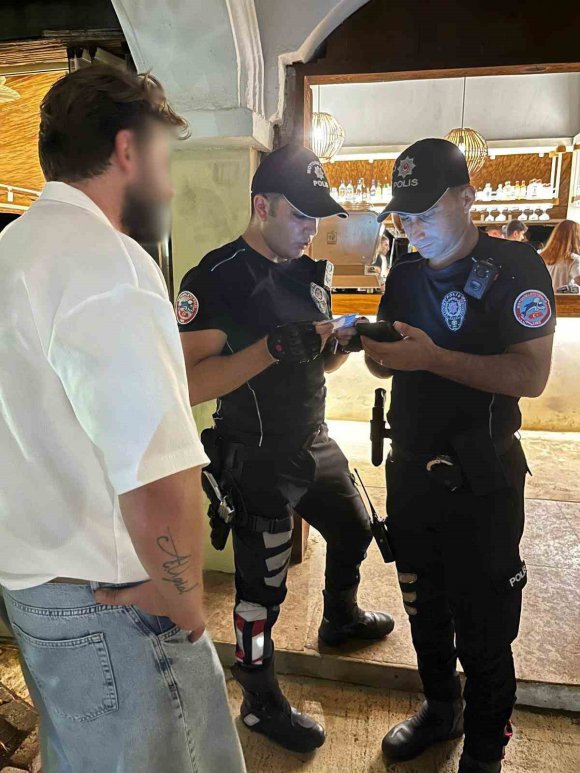 ANTALYA’DAKİ DENETİMLERDE KAÇAKLAR YAKALANDI, BİNLERCE ŞAHIS SORGULANDI