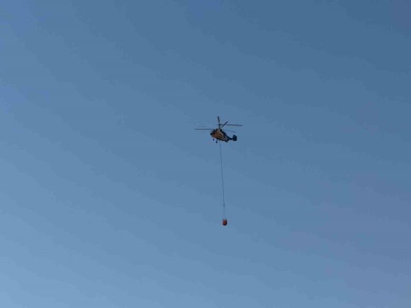 HATAY’DA ORMAN YANGININA HAVADAN VE KARADAN MÜDAHALE SÜRÜYOR