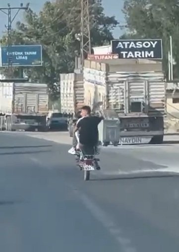 MOTOSİKLETLİNİN 5 SANİYELİK ŞOVU 21 BİN TL’YE PATLADI