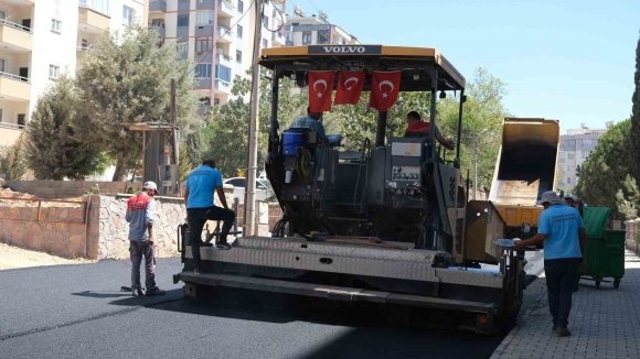 ONİKİŞUBAT BELEDİYESİ’NDEN ASFALT ATAĞI