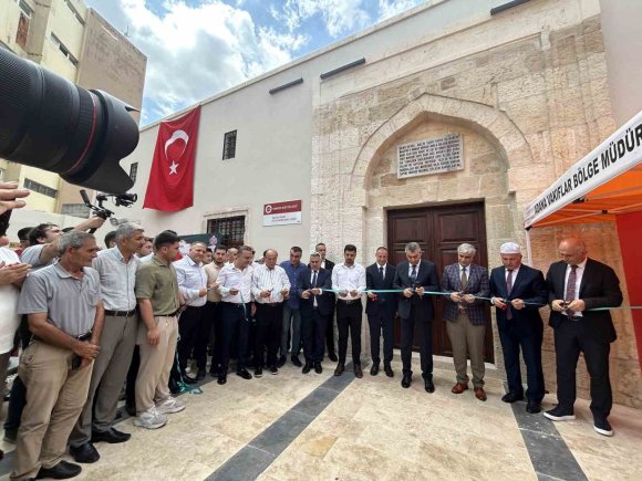 TARİHİ MELİK TAHİR CAMİİ TAMAMLANAN RESTORASYON ÇALIŞMALARININ ARDINDAN YENİDEN İBADETE AÇILDI