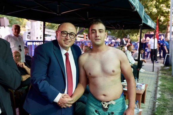 250’DEN FAZLA PEHLİVAN KATILDI: YÖRÜKLERİN GÜREŞİ RENKLİ GEÇTİ